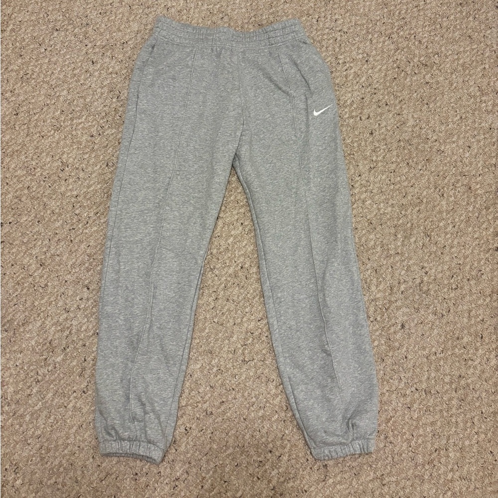 Women’s Nike Loosely Cuffed Sweatpants